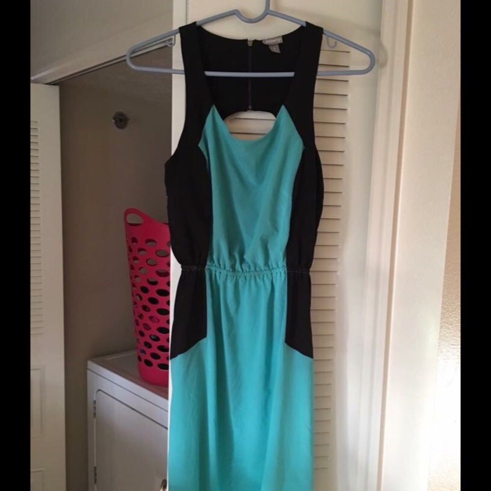 🖤🩵 Color Block Tank Dress 🩵🖤 - Picture 3 of 4